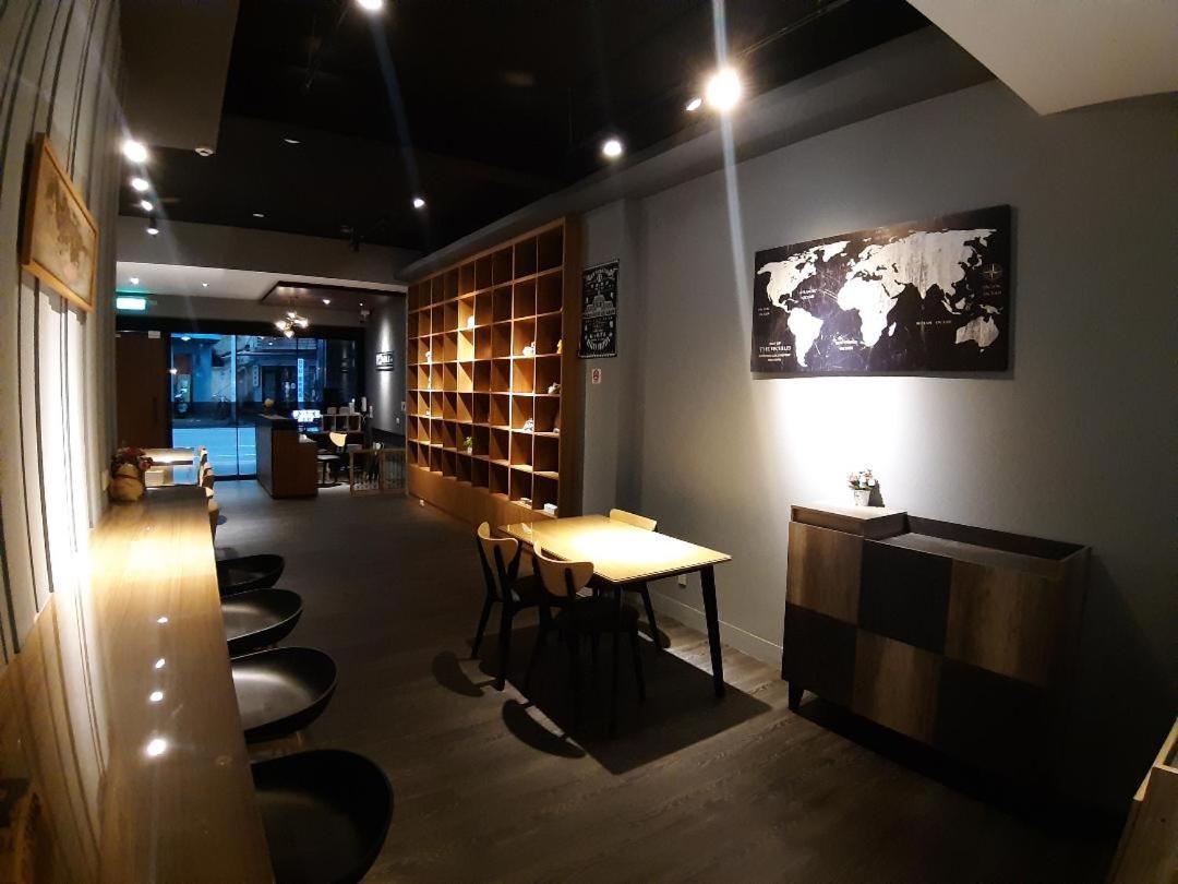 藏青民宿the Wind Guesthouse-Youth Inn Tainan Luaran gambar