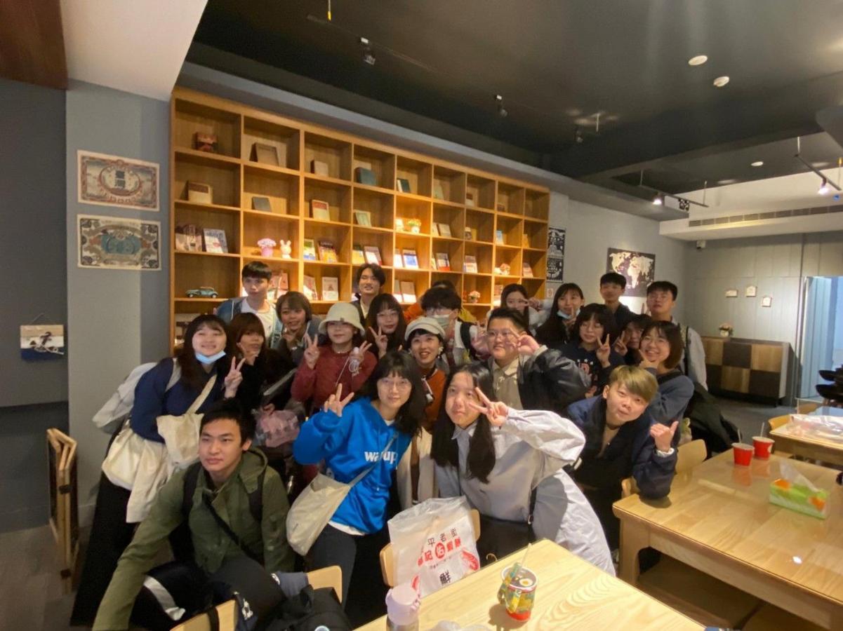 藏青民宿the Wind Guesthouse-Youth Inn Tainan Luaran gambar